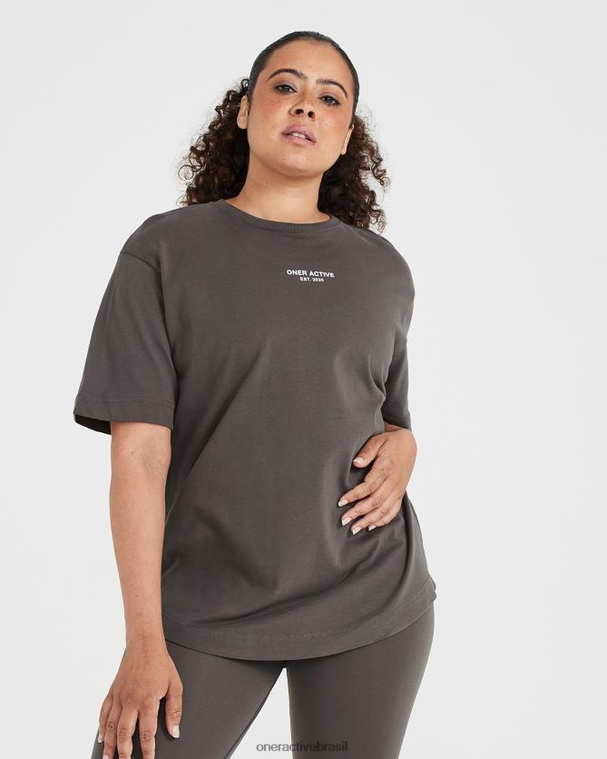 roupas br Oner Active camiseta gráfica oversized de manga curta cinza profundo 8488X2534