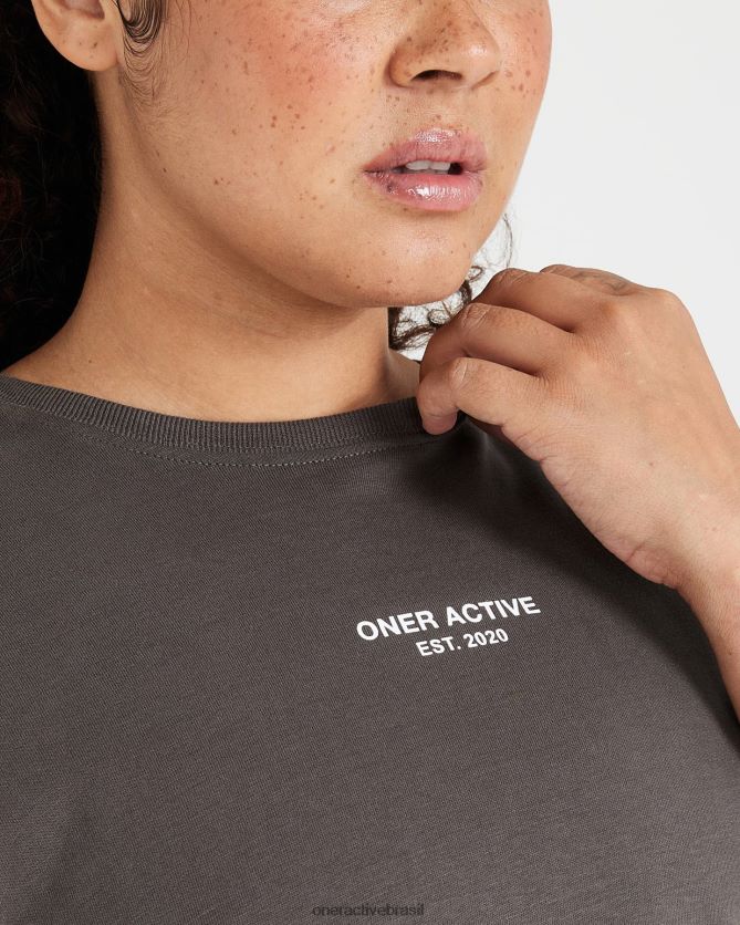 roupas br Oner Active camiseta gráfica oversized de manga curta cinza profundo 8488X2534